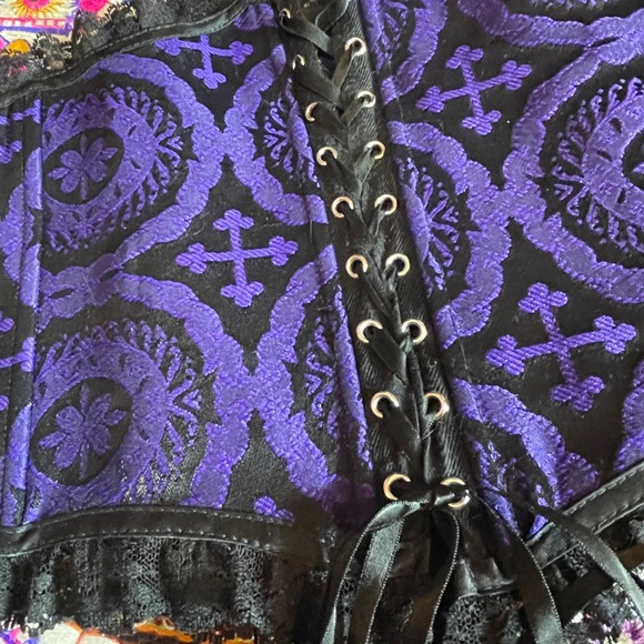 Vintage 99s y2k Goth Brocade purple cross cincher - Picture 4 of 7